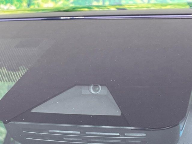 【トヨタセーフティセンス】走行中に前方の車両等を認識し、衝突しそうな時は警報とブレーキで衝突回避と被害軽減をアシスト。より安全にドライブをお楽しみいただけます。