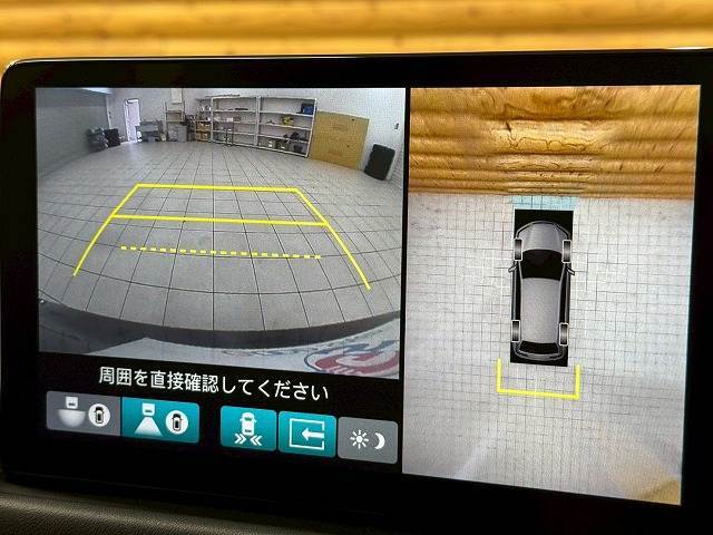 【アラウンドビューモニター】　クルマを上空から見下ろしているかのように、直感的に周囲の状況を把握できます。