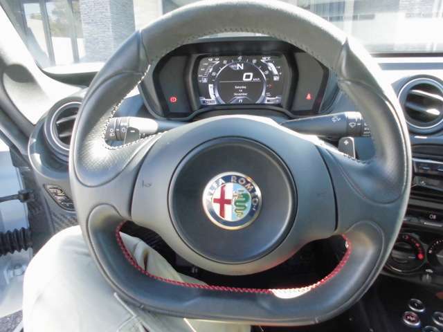 パワーアシストの無いハンドルは、今時珍しいですが、軽さに拘った事が解ります