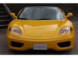 ここ迄のリトラクタブルヘッドライトから現行モデルへ移行するライトのデザインが新しい幕開けを感じさせました。