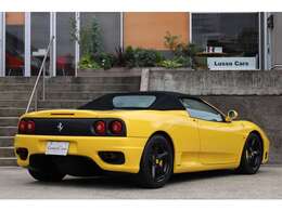 チャレンジグリルと呼ばれる放熱効果の高いメッシュグリルはオプション装着が可能でした。