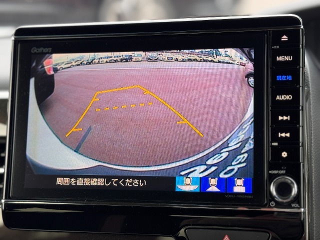 Honda純正ならではの見やすいバックカメラを装着しております◎駐車時の安心感が高まりますね！