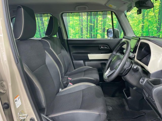 運転席シート廻りは使用感も少なく、良好な状態となっています。丁寧に使われていたことがよくわかりますね。