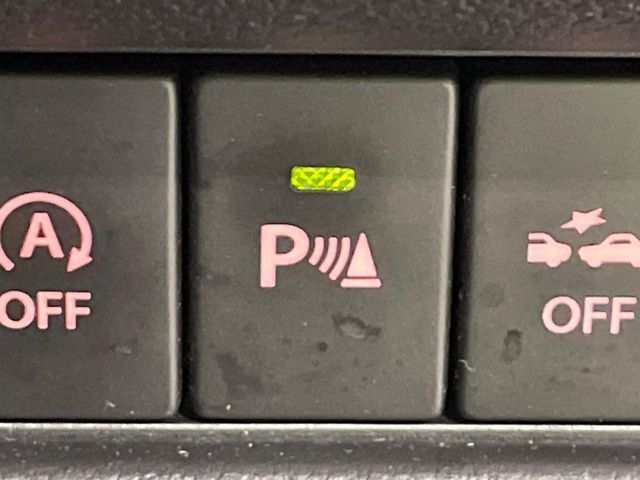 【コーナーセンサー】バンパーに付いたセンサーが障害物を検知！一定の距離に近づくとアラートで教えてくれます♪狭い駐車スペースや車庫入れ時も安心ですね☆
