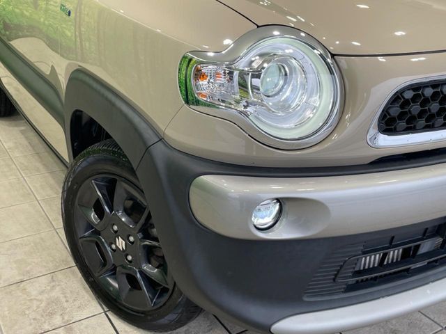 【LEDヘッドライト】悪天候や夜間走行時も良好な視界を確保し安心して運転できる高輝度LEDヘッドライトを装備！点灯速度が早く、消費電力も抑えられています。