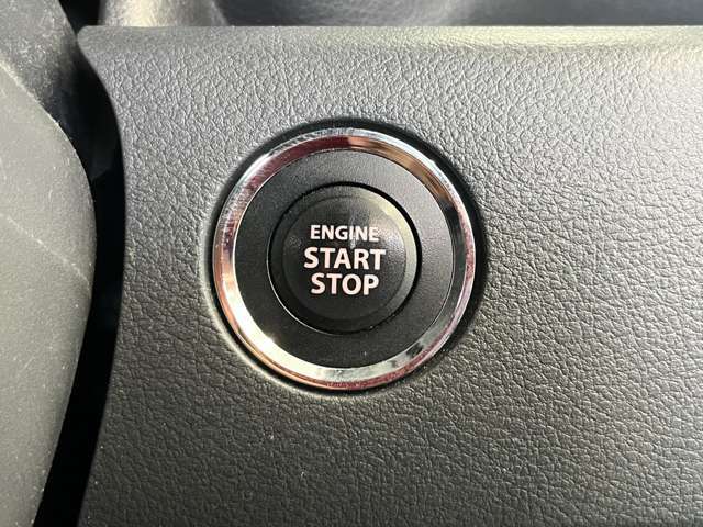 プッシュスタートですのでエンジンの始動もボタンを押すだけです