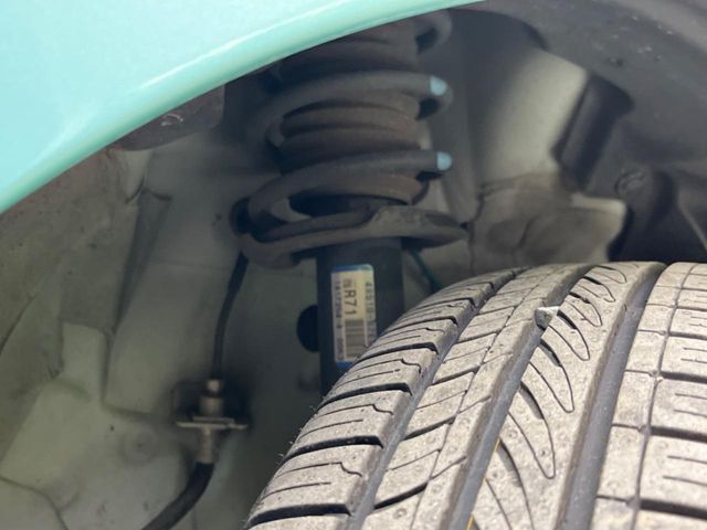 お車を安心してお乗りいただく為には、足回りの定期点検が欠かせません。サービスサポート（有償保証）では無料点検もご提供しており、安心のカーライフをお過ごしいただけるサポート体制が整っています。