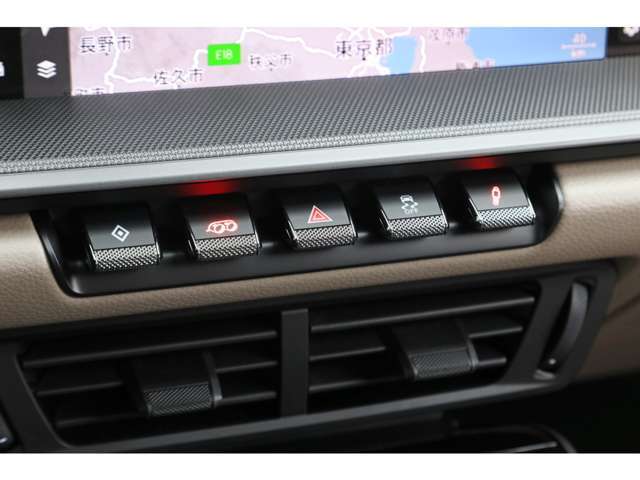 自動車保険のお取り扱いもございます。お客様に合ったプランを作成できるようお手伝いさせていただきます。詳細は担当スタッフまでお申し付けください。