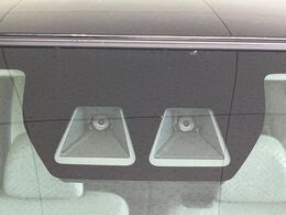 【スマートアシスト】走行中に前方の車両等を認識し、衝突しそうな時は警報とブレーキで衝突回避と被害軽減をアシスト。より安全にドライブをお楽しみいただけます。