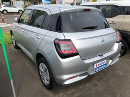 バックドアは開口部が広いので荷物の積み下ろしに便利です☆