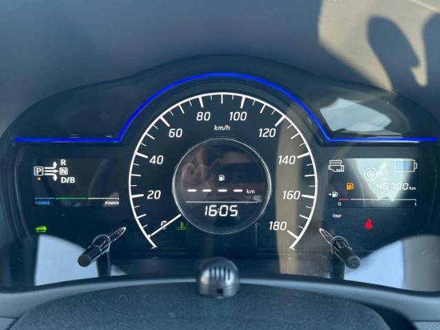 WECARSの展示場では実際に見て、触ってお車をお選びいただけます！知識の豊富な営業スタッフが様々なカーライフをご提案いたします！