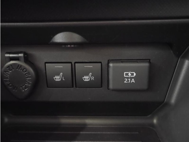 両席フロントシートヒーター/充電用USB端子