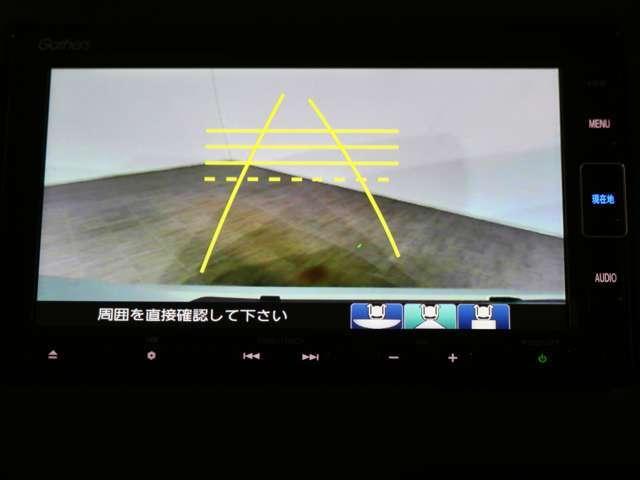 リアカメラ付きで後退時も安心です。