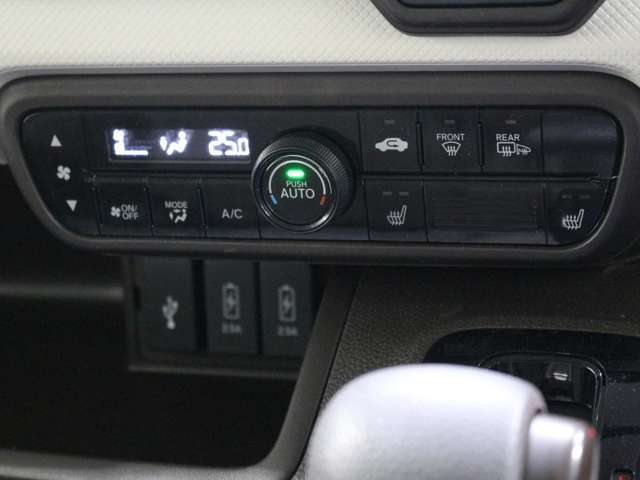 フルオートエアコン装備です。