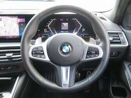 ◆インスツルメントパネルやインテリアトリムなどは、調和しなが洗練された室内を作り上げ、スイッチ類によって、優れた操作性をも実現。ドライバーの視線や動線を考え、人間工学に基づきデザインされています◆