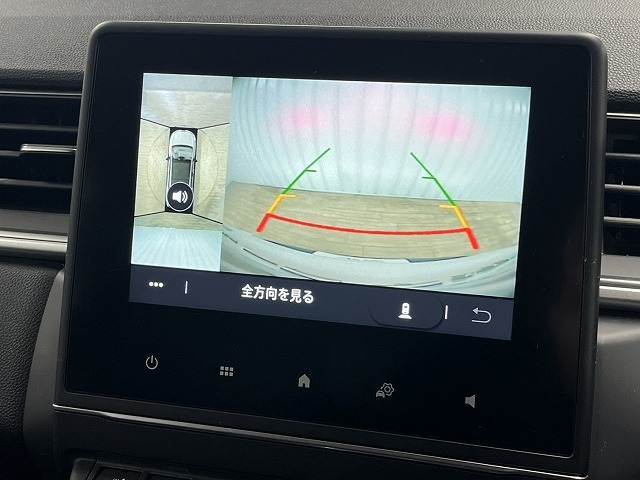 【カラーバックモニター】を装備しております。リアの映像がカラーで映し出されますので日々の駐車も安心安全です。
