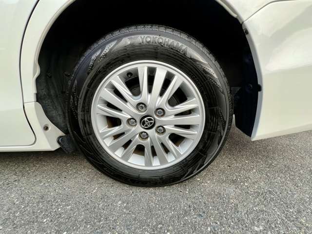 純正アルミホイール付きで足元もおしゃれです♪