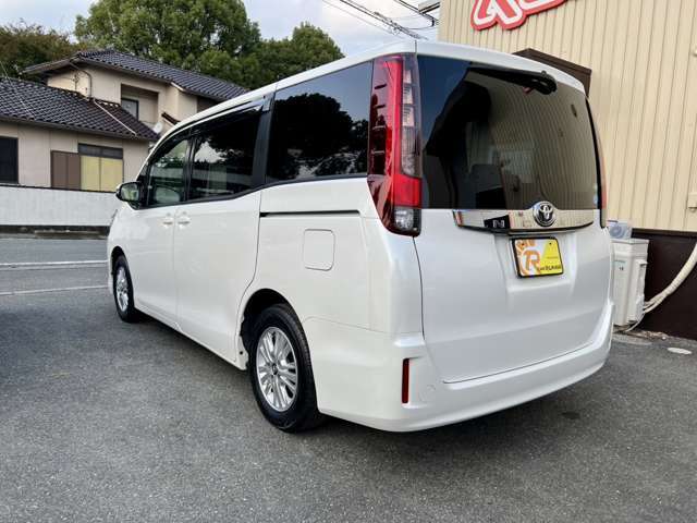 商談スペースにはゆったりとしたソファもございますので、ご家族様、ご友人様とお気軽にお越しください。