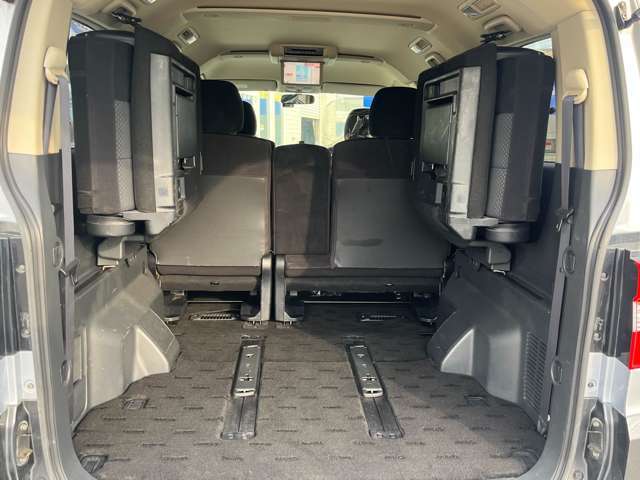 広い車内はマルチアレンジ可能です。