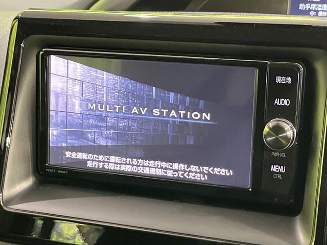 【純正ナビ】人気の純正ナビを装備しております。ナビの使いやすさはもちろん、オーディオ機能も充実！キャンプや旅行はもちろん、通勤や買い物など普段のドライブも楽しくなるはず♪