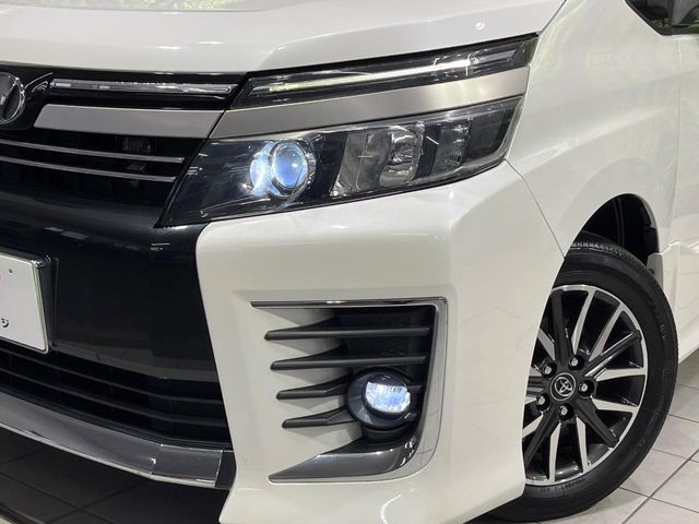 【LEDヘッドライト】悪天候や夜間走行時も良好な視界を確保し安心して運転できる高輝度LEDヘッドライトを装備！点灯速度が早く、消費電力も抑えられています。
