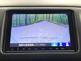 【バックカメラ】駐車時に後方がリアルタイム映像で確認できます。大型商業施設や立体駐車場での駐車時や、夜間のバック時に大活躍！運転スキルに関わらず、今や必須となった装備のひとつです！