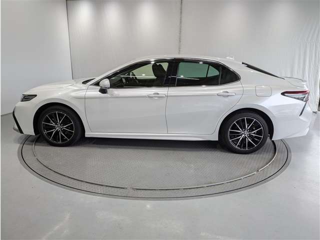 1年間の走行距離無制限のロングラン保証付きです。また、さらに安心をお求めの方には1年～2年の保証延長ができる（有償）もお選びいただけます。