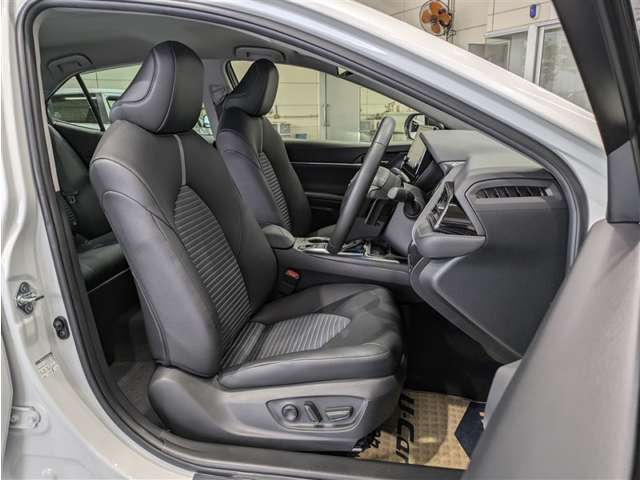 パワーシートー搭載で座席の調節が簡単かつ自由自在。