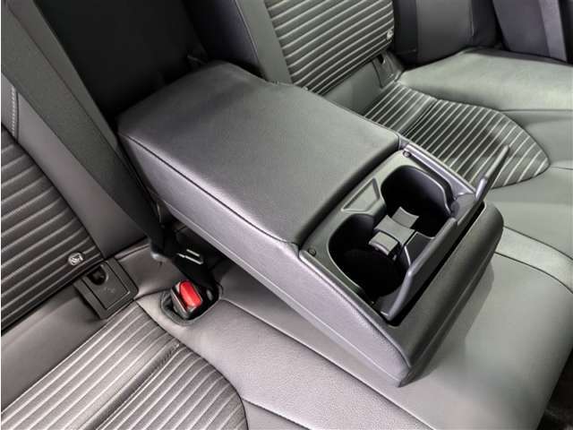 後部座席にも装備しております。