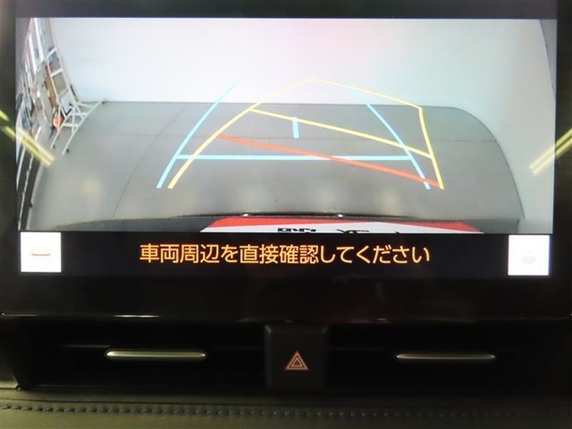 バックモニター搭載で車庫入れ安心！バック中の死角部分がモニターに映し出されるので安全性もアップ！