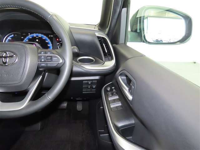 電動格納式ドアミラースイッチ付パワーウィンドウスイッチ、狭い駐車場、洗車機を使用する時便利ですよ(^^♪
