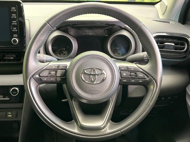 インテリアに合わせたデザインのステアリングは、運転される方のことも考え、運転しやすい形状、大きさです。是非一度、実際に触ってお確かめください。