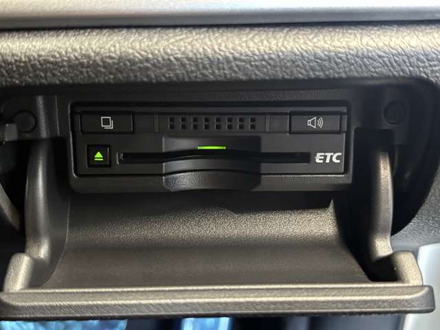 【純正ビルトインETC】装備済み☆長距離ドライブの必需品！高速道路の料金所も楽々通過できますね♪