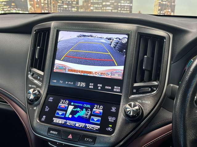【バックカメラ】運転席から画面上で安全確認ができます。駐車が苦手な方にもオススメな便利機能です。