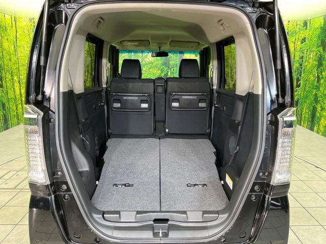 普段のお買い物や通勤、送迎等に十分な荷室スペースを確保しております。セカンドシートを倒すと、大きな荷物の積載も可能です♪
