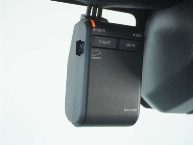 ◆ドライブレコーダー◆映像・音声などを記録する自動車用の装置です。　もしもの事故の際の記録はもちろん、旅行の際の思い出としてドライブの映像を楽しむことができます。