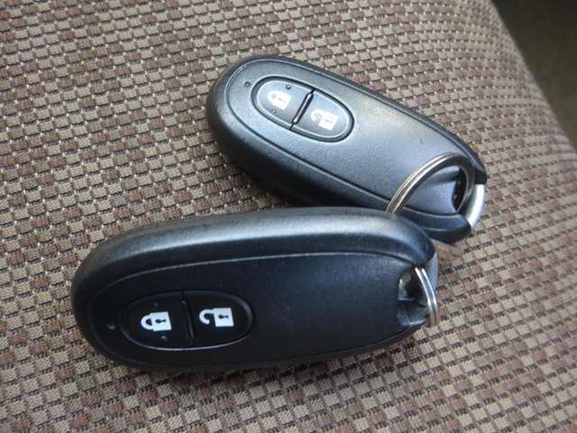 スマートキー＆プッシュスタートなのでポケットに入れたままでオッケー！2個あります。
