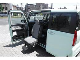 かなり下まで降りてきますので乗り降りは楽々です。