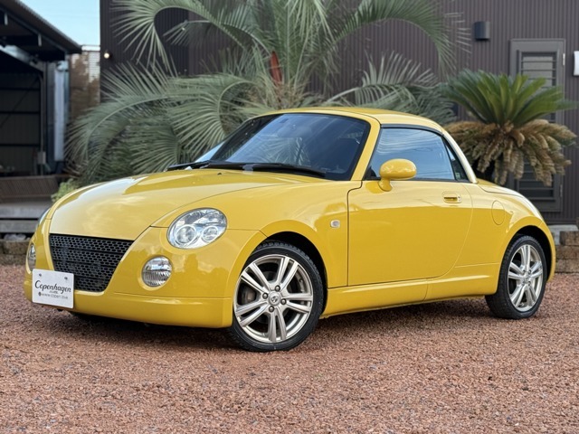 鮮やかなイエローで全塗装された美しすぎるL880K！コペンといえば、やっぱり原色！黄色や赤は派手過ぎる！と嫌煙していた方も、一度現車をご覧になるとその可愛らしさに魅了される方も多いんですよ♪