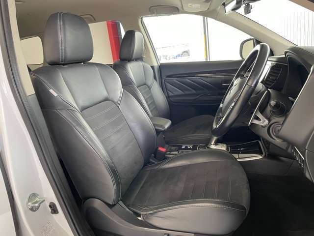 運転席シート廻りは使用感も少なく、良好な状態となっています。丁寧に使われていたことがよくわかりますね。