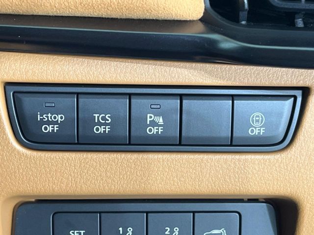 【i-ACTIVESENSE】走行中に前方の車両等を認識し、衝突しそうな時は警報とブレーキで衝突回避と被害軽減をアシスト。より安全にドライブをお楽しみいただけます。