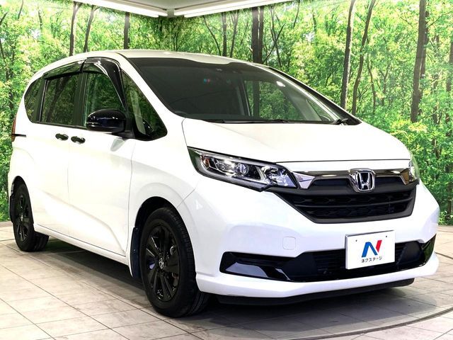 大好評のボディコーティング「弾スプラッシュコート」もご納車までに施工可能。通常のガラスコートと異なる、耐久年数6年の無機質ガラスコーティングが、ボディをキレイな状態に保ってくれます。