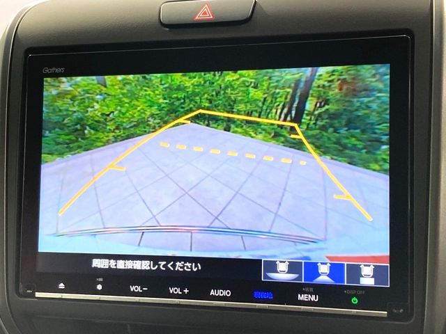 【バックカメラ】駐車時に後方がリアルタイム映像で確認できます。大型商業施設や立体駐車場での駐車時や、夜間のバック時に大活躍！運転スキルに関わらず、今や必須となった装備のひとつです！