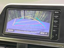 【バックカメラ】駐車時に後方がリアルタイム映像で確認できます。大型商業施設や立体駐車場での駐車時や、夜間のバック時に大活躍！運転スキルに関わらず、今や必須となった装備のひとつです！