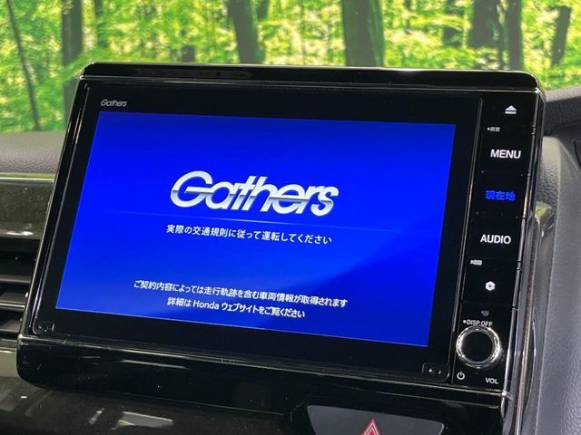 【純正8インチナビ】人気の純正ナビを装備しております。ナビの使いやすさはもちろん、オーディオ機能も充実！キャンプや旅行はもちろん、通勤や買い物など普段のドライブも楽しくなるはず♪