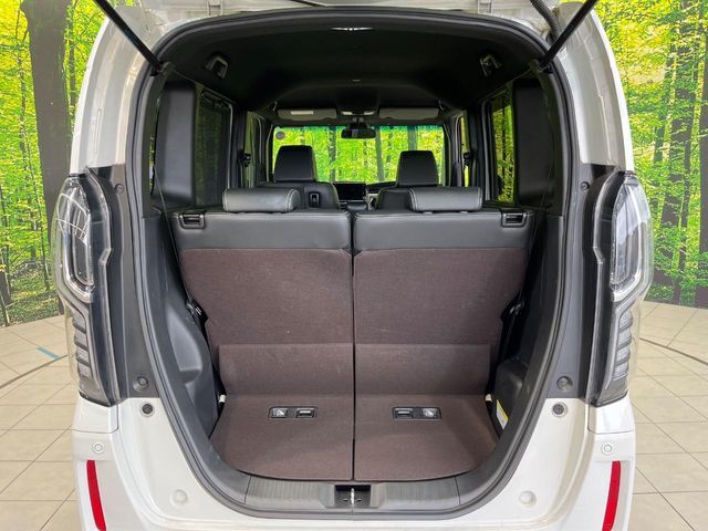 普段のお買い物や通勤、送迎等に十分な荷室スペースを確保しております。セカンドシートを倒すと、大きな荷物の積載も可能です♪