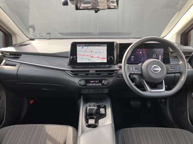 前席内装の全体像です。是非実車をご覧にお越し頂き実際にお座りください。