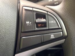 【アダプティブクルーズコントロール】高速道路での長距離走行が楽に！！自動で速度を保つクルーズコントロールが、衝突軽減システムと連携し、前方の車両を感知して車間を保つように速度調節してくれます！！