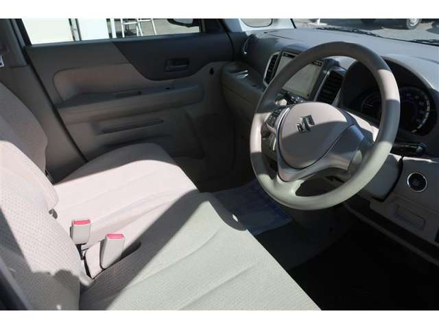 シートは一度取り外し、スチームで洗浄した丸洗い仕様です。