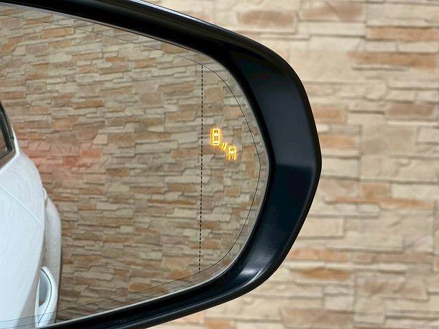 【ブラインドスポットモニター（BSM）】車線変更時に車両後方から来る車両を検知し安全をサポートする装置です。